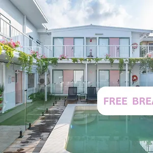 Hostal Surf Boutique Backpackers - Free Breakfast 